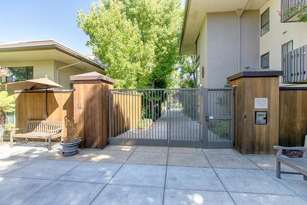 2140 Santa Cruz Avenue B106
