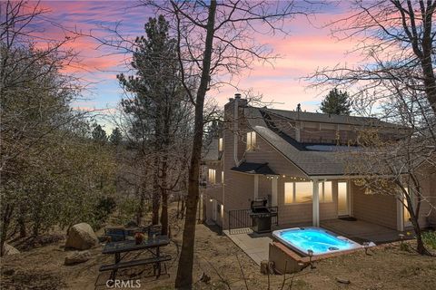 Photo of 1213 Montreal Drive, Lake Arrowhead, CA 92352 (MLS # CV26146364)