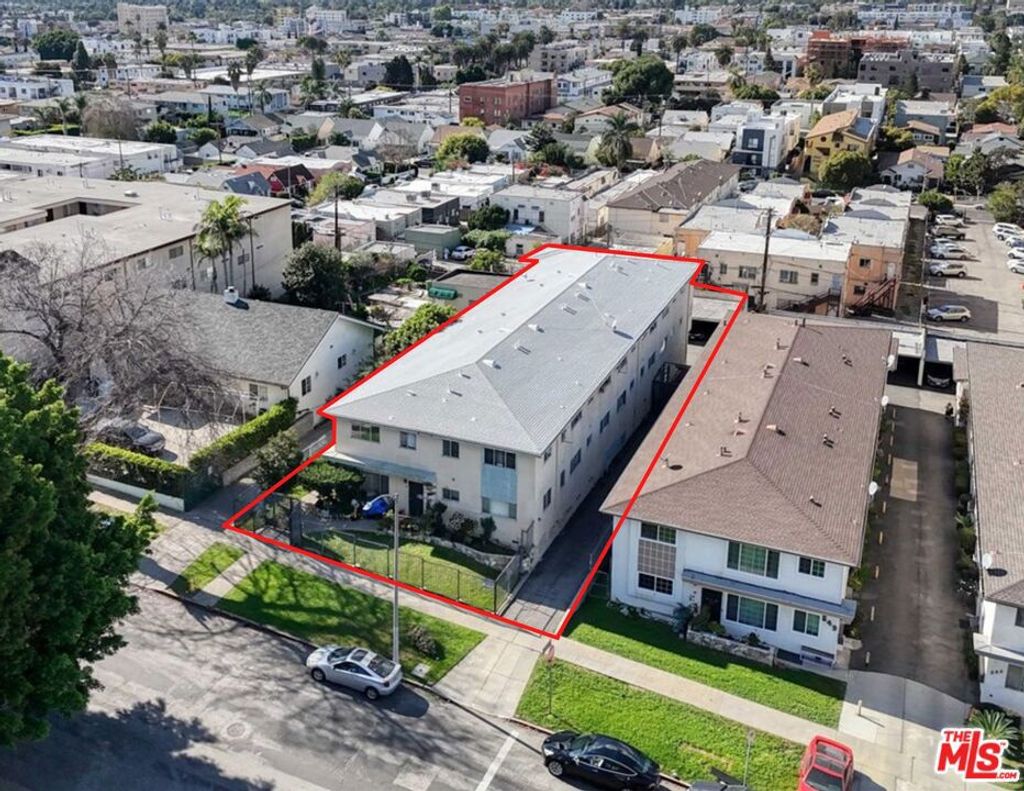 Photo of 543 N Ardmore Avenue, Los Angeles, CA 90004 (MLS # 26648059)