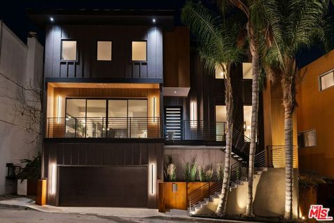 Photo of 3601 Dixie Canyon Place, Sherman Oaks, CA 91423 (MLS # 26641373)