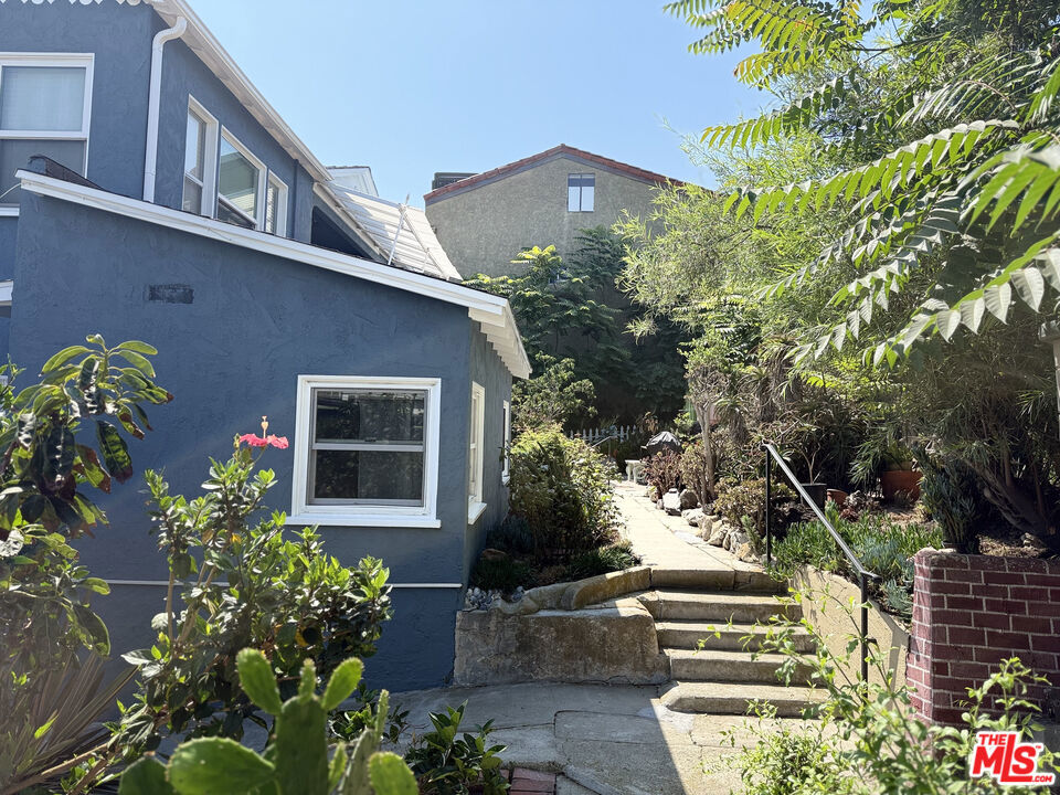 2709 Strongs Drive