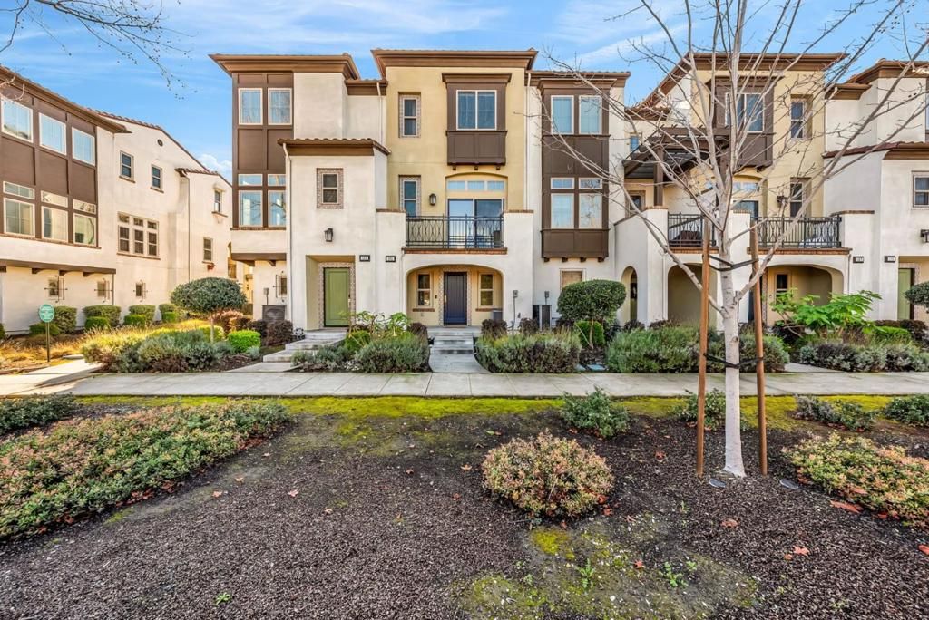 Photo of 121 Fairchild Drive, Mountain View, CA 94043 (MLS # ML82029887)