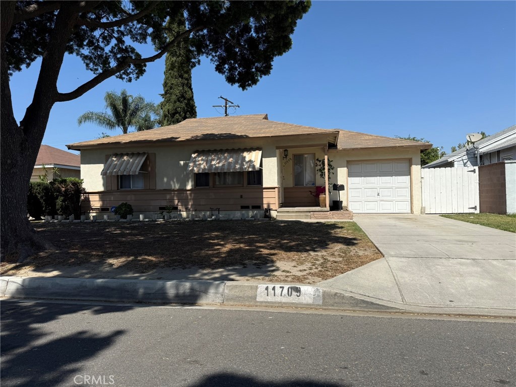 11709 Samoline Avenue