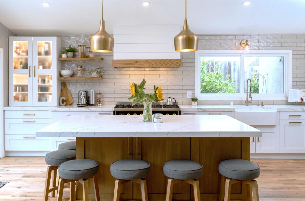 1851 Valencia Avenue