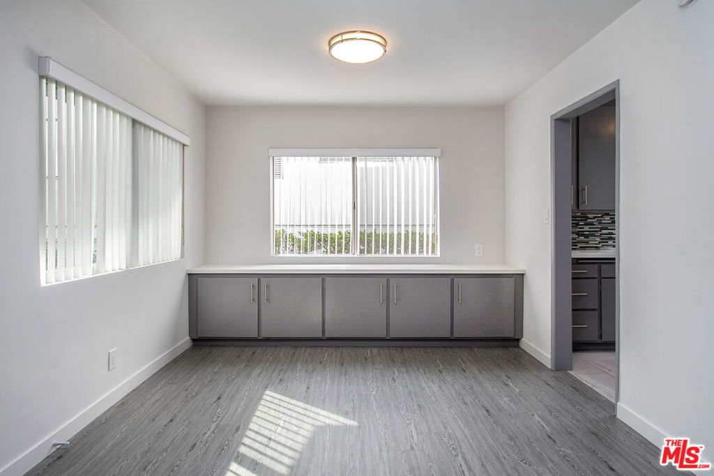450 S LOS ROBLES Avenue 11