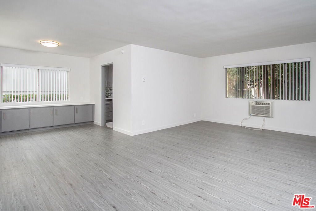 450 S LOS ROBLES Avenue 11