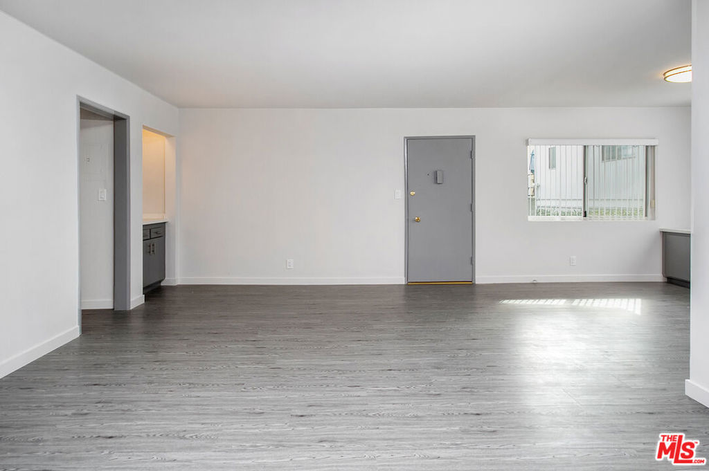 450 S LOS ROBLES Avenue 11