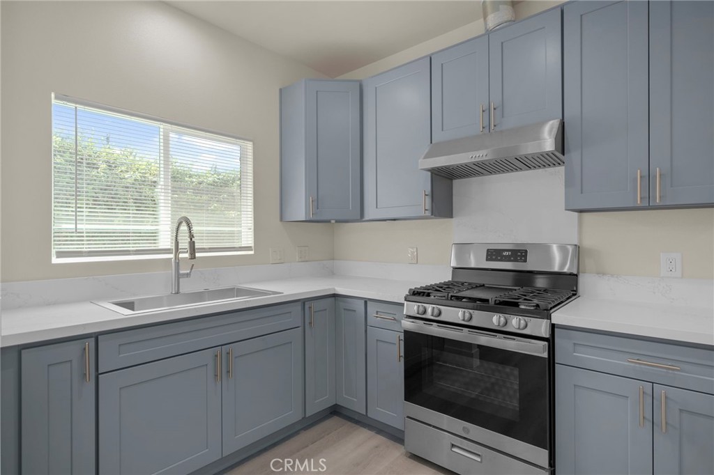 Be the first to live in this newly built 1,000 sq. ft. ADU located in the heart of West Covina, just minutes from the 10 Freeway. This modern home features 3 spacious bedrooms and 3 full bathrooms, perfect for comfortable living.
Highlights include:
Brand new SPC flooring throughout
Stainless steel appliances in a sleek, modern kitchen
Private entryway for added privacy
1 parking space conveniently located in the driveway
Everything is completely new and move-in ready
With a prime location close to shopping, dining, and freeway access, this home offers both convenience and style.