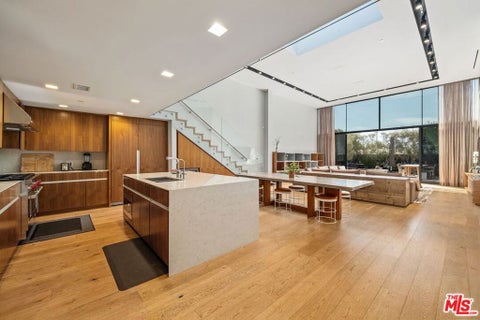 Photo of 207 Hollister Avenue, Santa Monica, CA 90405 (MLS # 26103932)