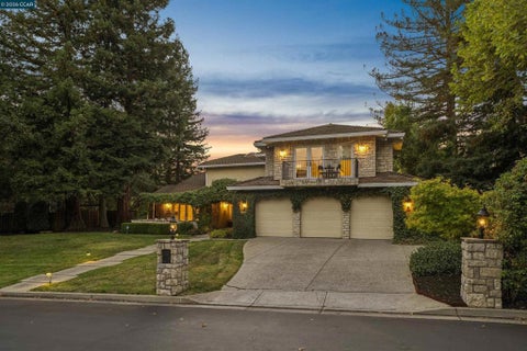 Photo of 2175 Canyon Oak Ln LN, Danville, CA 94506 (MLS # 41148723)