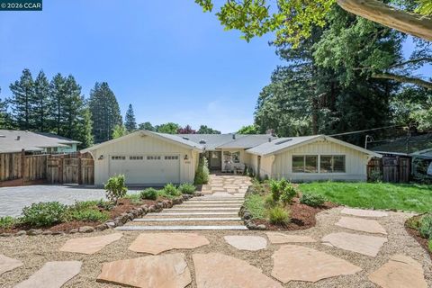 Photo of 1126 Hidalgo Ct Ct, Lafayette, CA 94549 (MLS # 41130279)