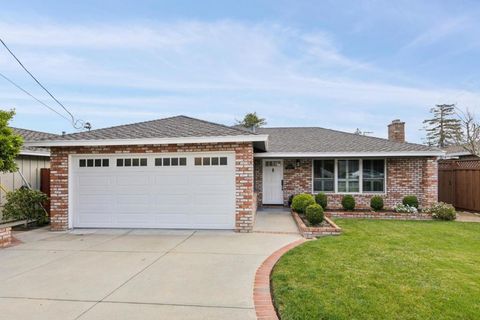 Photo of 40 Robin Way, San Carlos, CA 94070 (MLS # ML82037256)