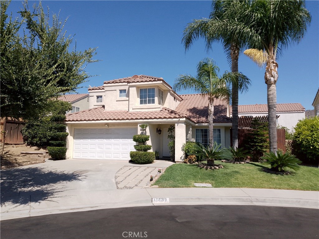 A great house for a large family in a peaceful cul-de-sac of Fontana . Beautiful 2 story home in south of Fontana with easy access to the 10, 60,and 15 Freeways .
This home provides one bedroom downstairs with his own full bath., that can be use for a mother in law quarters or guess room, Cathedral ceiling , a formal living and ding room with a fireplace , very spacious family room , large kitchen, huge covered patio in the rear and side . Master suite on the second floor with a huge bath and many more to see . Don't wait and made your appointment today.