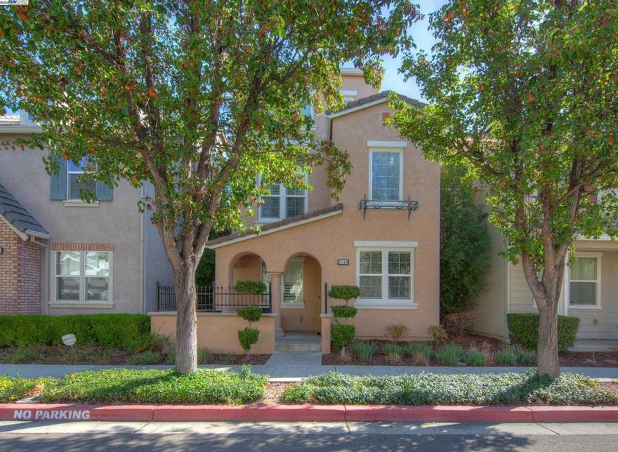 Are you ready to stop making your landlord rich and purchase your own home?  Come see this beautiful modern style home located in the private Oxford Square subdivision.  Spacious living space, high ceilings, ideal for first time home buyers or anyone wanting to to settle into a friendly, quiet neighborhood.  Listed with you in mind at an affordable price AND with great incentives, our featured lender is offering a 1% interest buy down to make it even more affordable for you! Walking distance from the Wanda Hirsch Elementary School and just minutes away from all the shopping and downtown restaurants.  It's your opportunity to buy at an amazing price! Open House: Saturday, Oct 11, from 1 - 3 pm