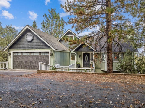 Photo of 1287 Sequoia Drive, Lake Arrowhead, CA 92352 (MLS # 219154400DA)