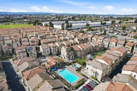 Tiny photo for 917 Vida Larga Loop, Milpitas, CA 95035 (MLS # ML82037538)