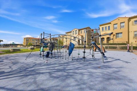 Tiny photo for 917 Vida Larga Loop, Milpitas, CA 95035 (MLS # ML82037538)