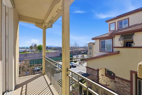 Tiny photo for 917 Vida Larga Loop, Milpitas, CA 95035 (MLS # ML82037538)