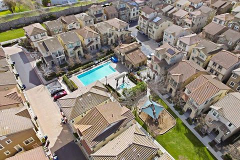 Tiny photo for 917 Vida Larga Loop, Milpitas, CA 95035 (MLS # ML82037538)