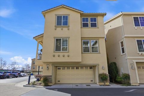 Tiny photo for 917 Vida Larga Loop, Milpitas, CA 95035 (MLS # ML82037538)