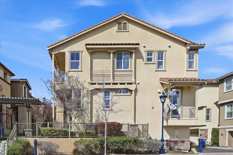 Tiny photo for 917 Vida Larga Loop, Milpitas, CA 95035 (MLS # ML82037538)