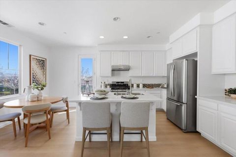 Tiny photo for 917 Vida Larga Loop, Milpitas, CA 95035 (MLS # ML82037538)