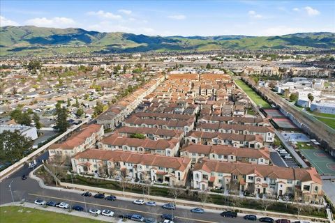 Tiny photo for 917 Vida Larga Loop, Milpitas, CA 95035 (MLS # ML82037538)