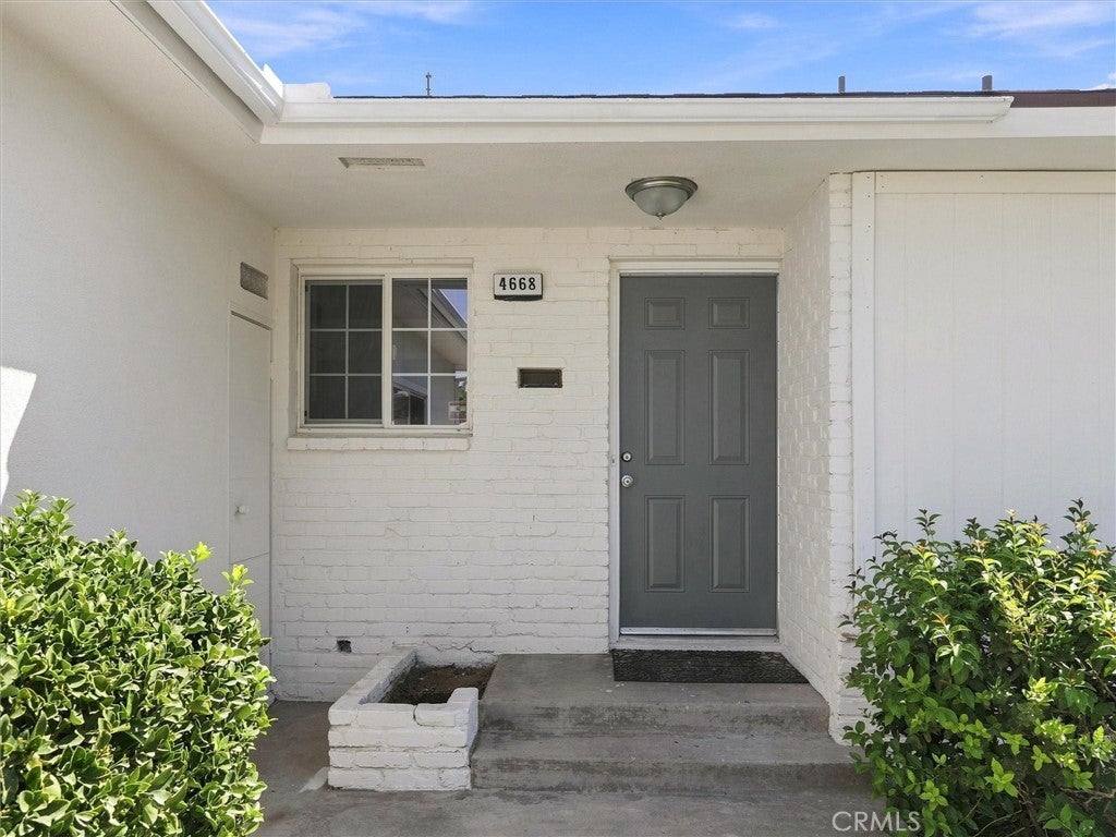 4668 N Bond