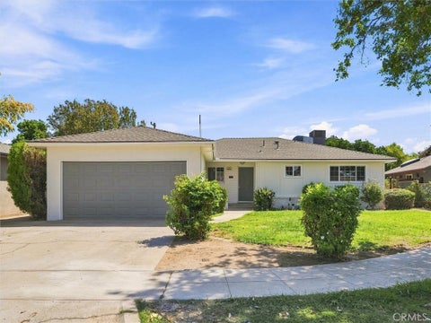 Photo of 4668 N Bond St, Fresno, CA 93726 (MLS # FR26230015)