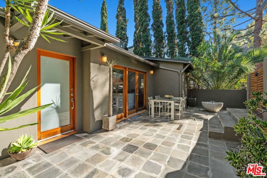 2338 Lyric Avenue