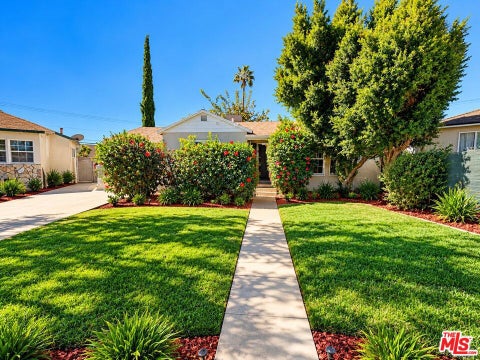 Photo of 8015 Tilden Avenue, Panorama City, CA 91402 (MLS # 26101690)