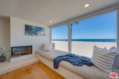 Photo of 6 Northstar Street #303, Marina Del Rey, CA 90292 (MLS # 26988921)