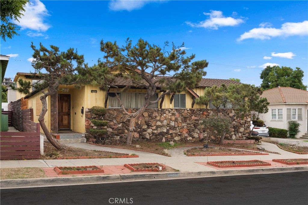 Photo of 1984 Raymond Ave, Signal Hill, CA 90755 (MLS # OC25260969)