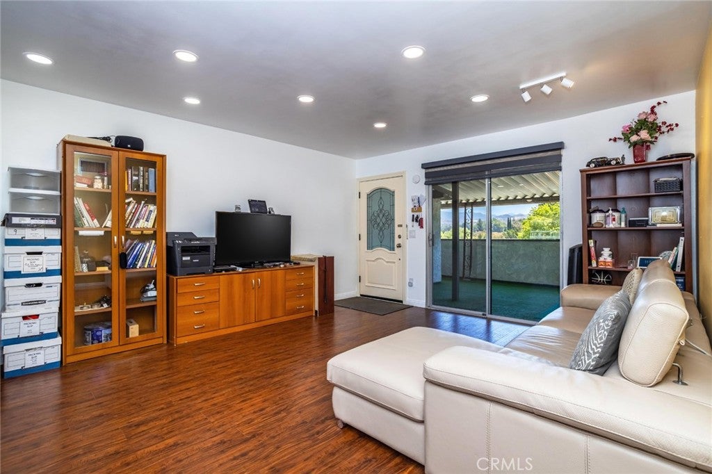19716 Avenue Of The Oaks
