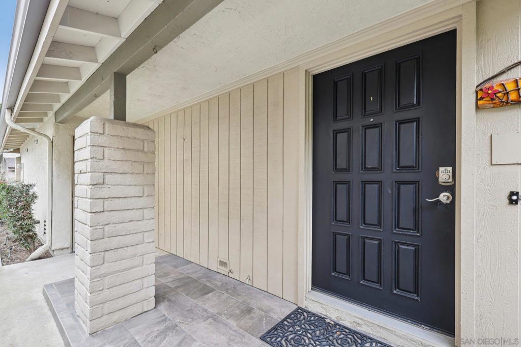 8870 Caminito Primavera