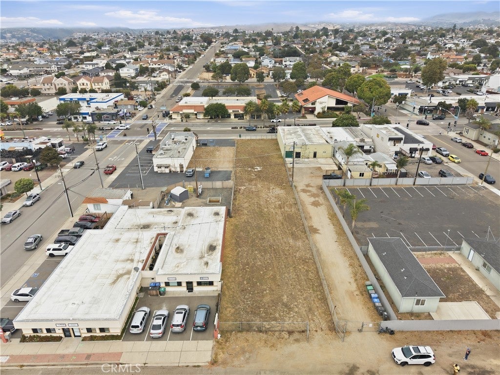 838 W Grand Ave