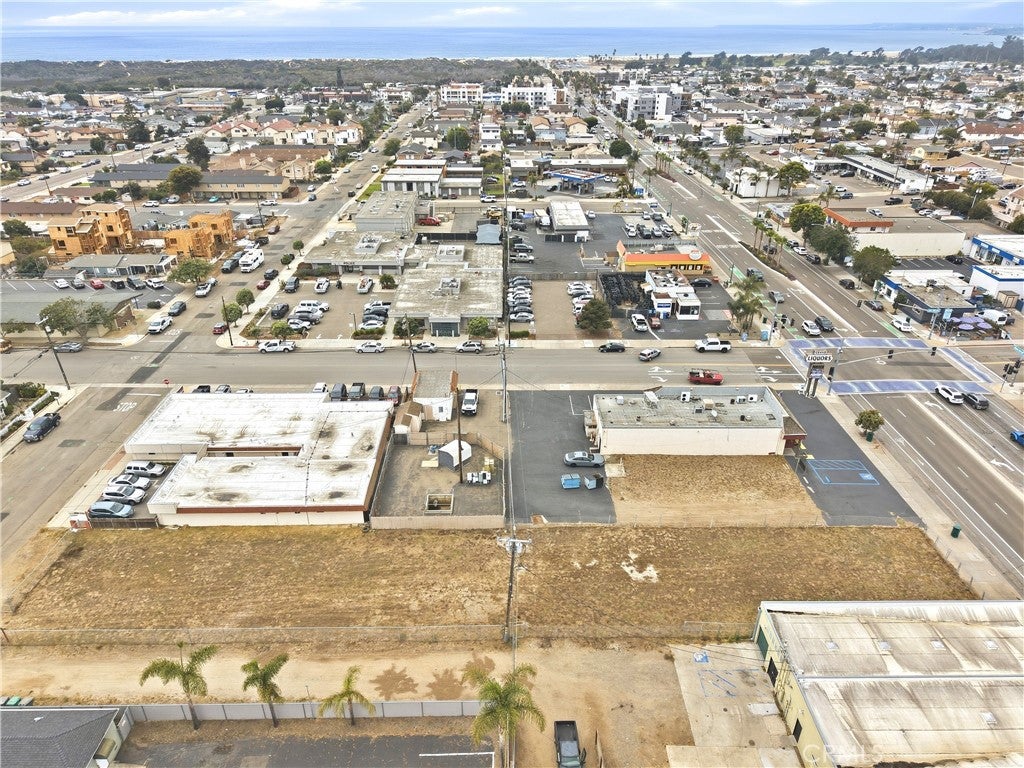 838 W Grand Ave