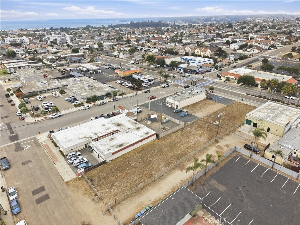 838 W Grand Ave