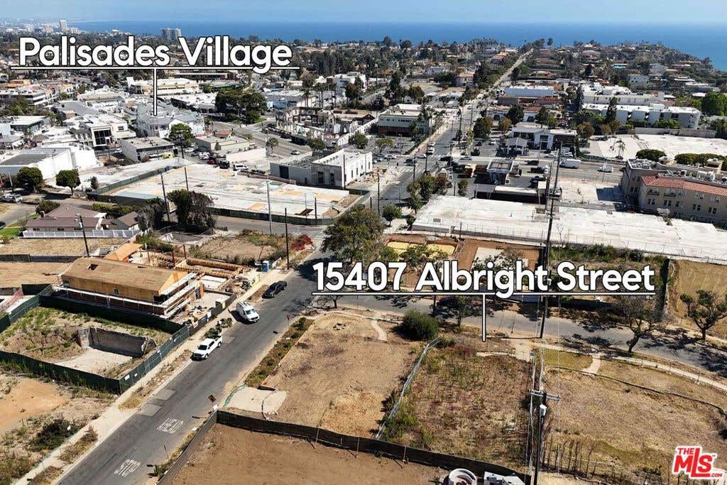 Photo of 15407 Albright Street, Pacific Palisades, CA 90272 (MLS # 26866515)