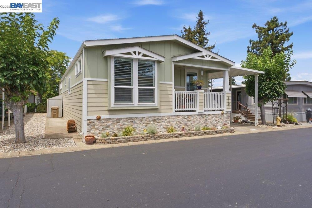 3231 Vineyard Ave.