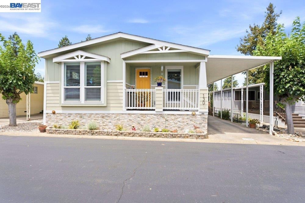 3231 Vineyard Ave.