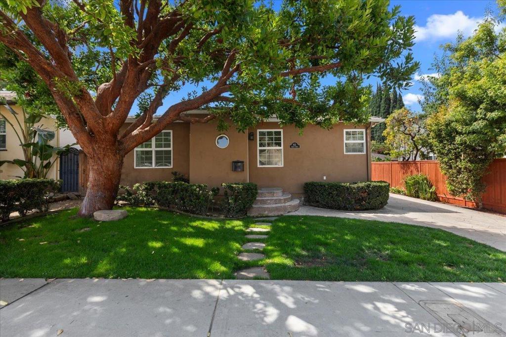 633 Arroyo DR