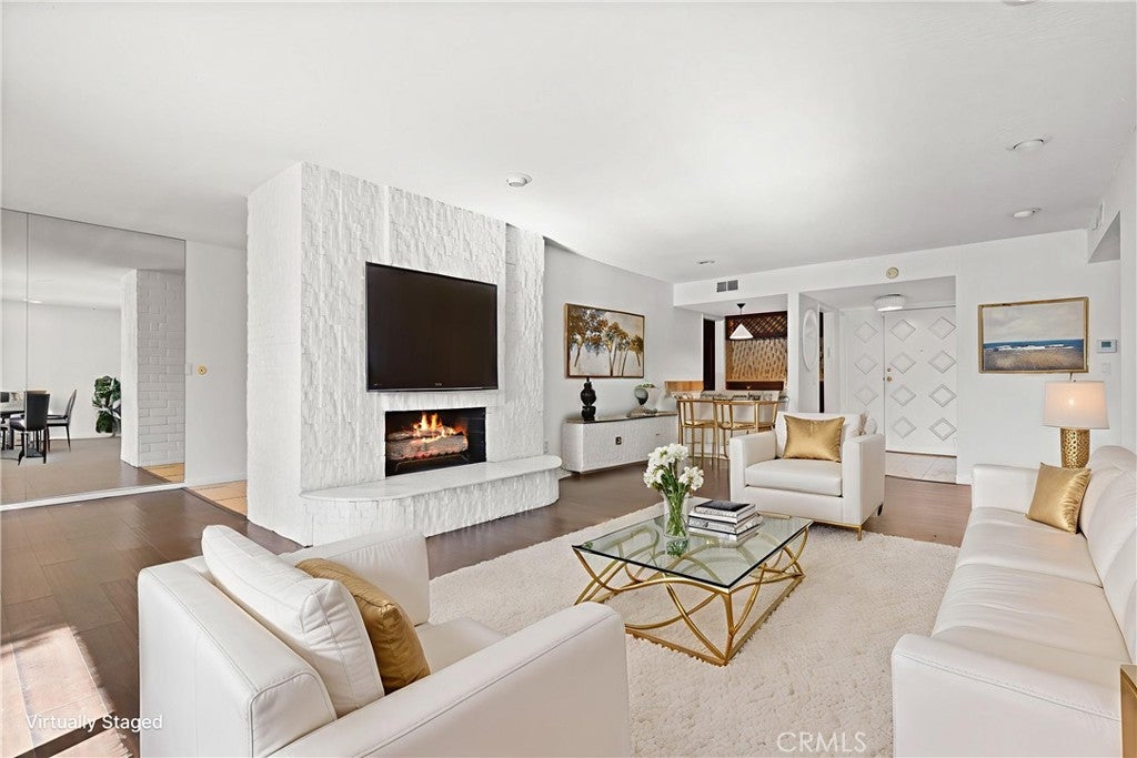 Photo of 5330 Lindley AVE #209, Encino, CA 91316 (MLS # SR26113756)