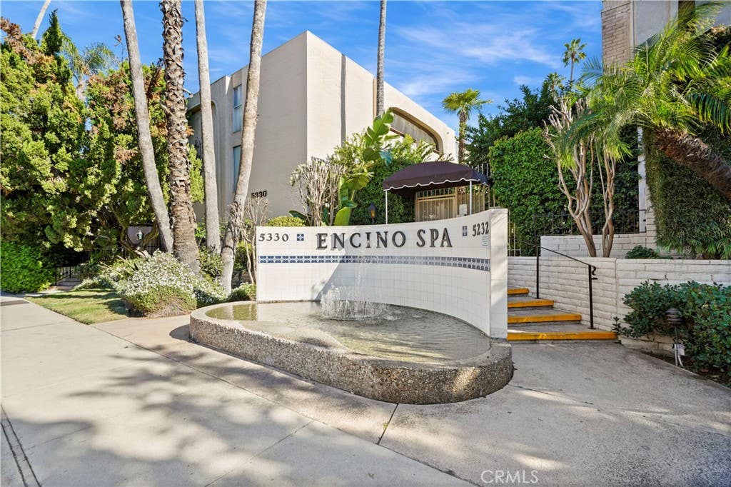 Photo of 5330 Lindley AVE #209, Encino, CA 91316 (MLS # SR26113756)