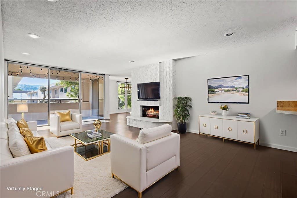 Photo of 5330 Lindley AVE #209, Encino, CA 91316 (MLS # SR26113756)