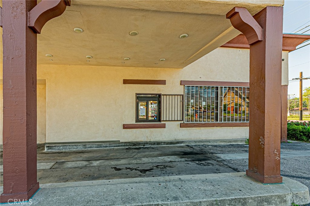 2535 DEL ROSA Avenue