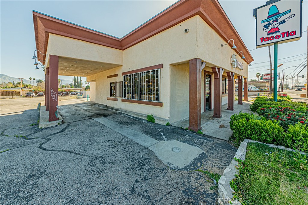 2535 DEL ROSA Avenue