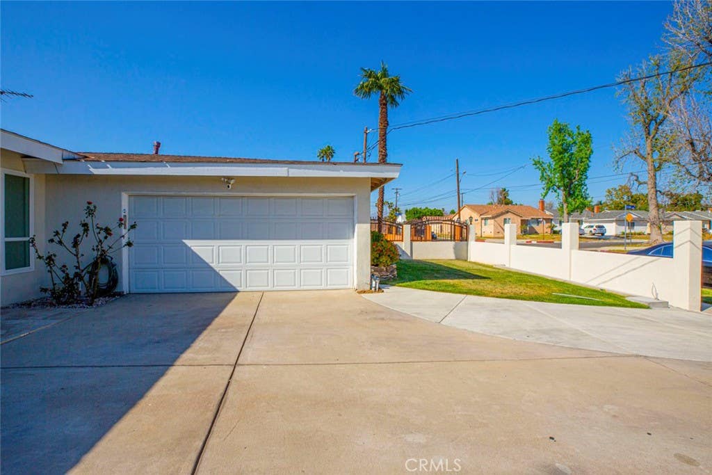 Photo of 6921 Atoll Ave. AVE, North Hollywood, CA 91605 (MLS # GD26158576)