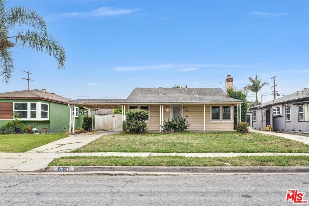 Photo of 2904 W 84th Street, Inglewood, CA 90305 (MLS # 26833433)