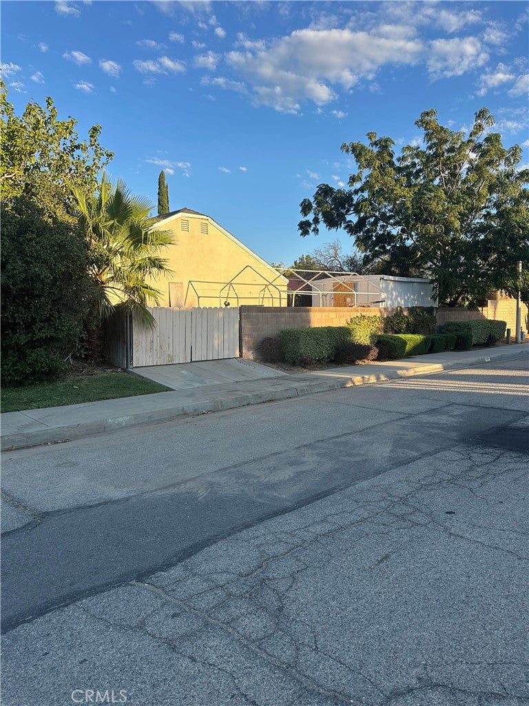2608 E Avenue R13
